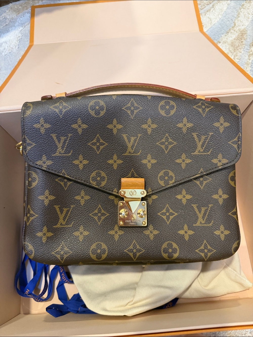 Louis Vuitton Pochette Métis Monogram Canvas Crossbody Bag